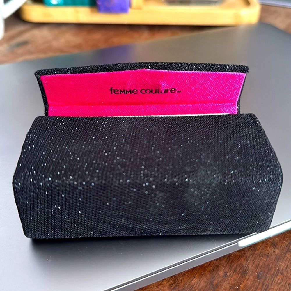 Femme couture bling lipstick case with magnetic closure​